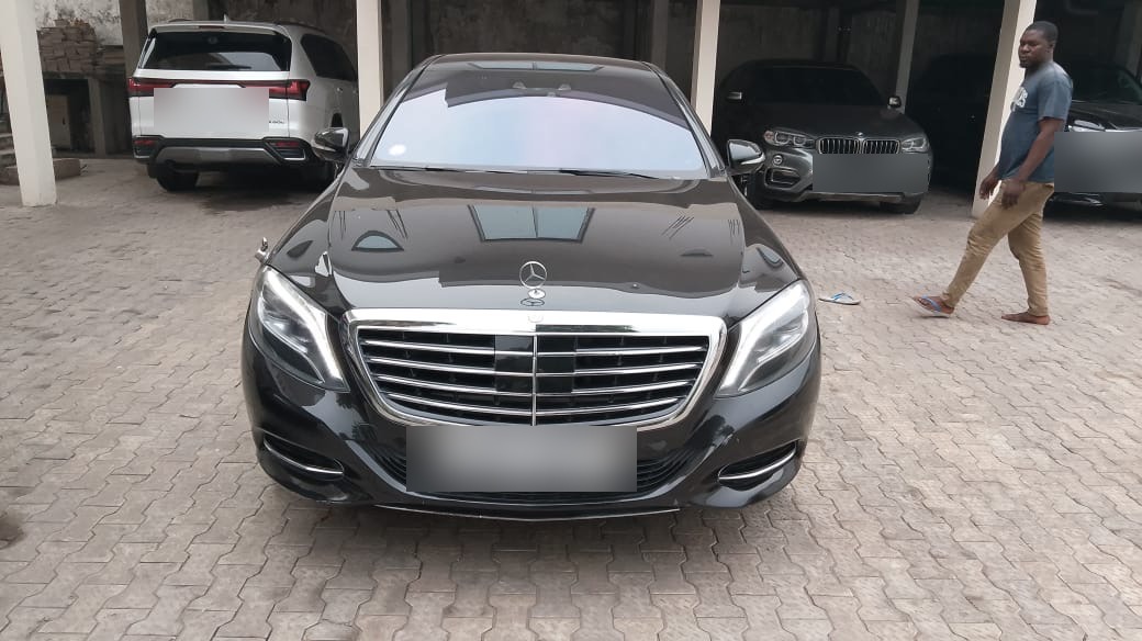 Mercedes-Benz Classe S — berline de prestige avec chauffeur à Brazzaville